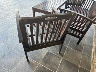 Conjunto de muebles de jardín de madera