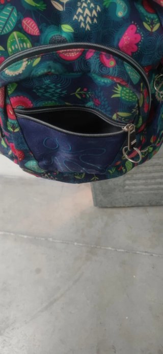 Mochila Totto con estampado floral como nueva