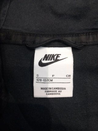 Nike Tech Fleece Gris Negra – Niño Talla 128-137cm