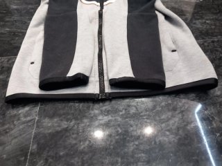 Nike Tech Fleece Gris Negra – Niño Talla 128-137cm