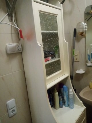 Mueble de baño blanco y cristal