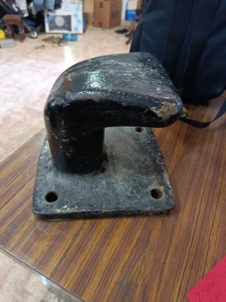Noray o bolardo de amarre para barco