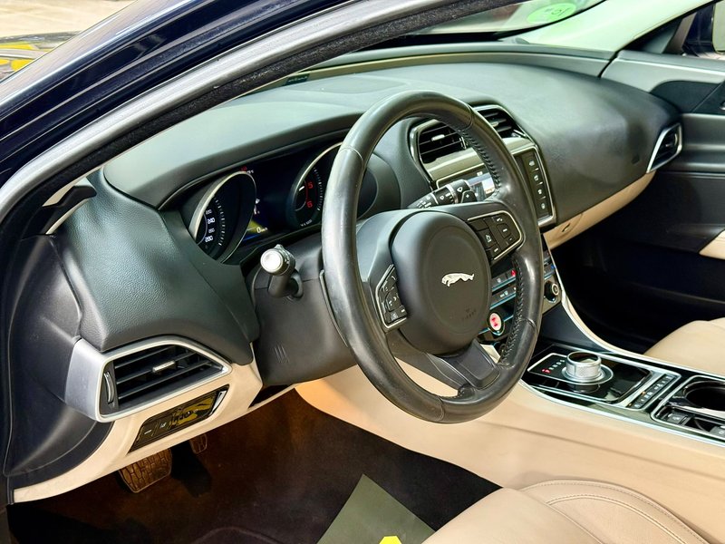 Jaguar XE 2016, foto 6