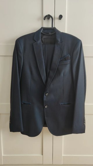 Traje azul. Regalo pajarita.