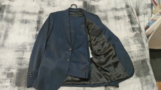 Traje azul. Regalo pajarita.