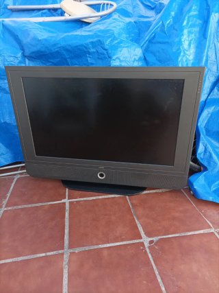 Televisión Loewe Negra