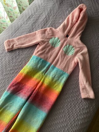 Pijama mono sirena arcoíris talla 6 niña