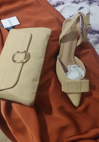 Bolso y zapatos Marypaz material rafia beige