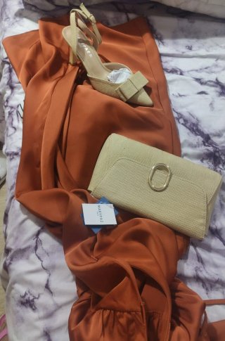 Bolso y zapatos Marypaz material rafia beige