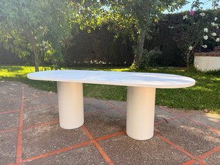 Mesa Comedor Hannun Microcemento Ovalada