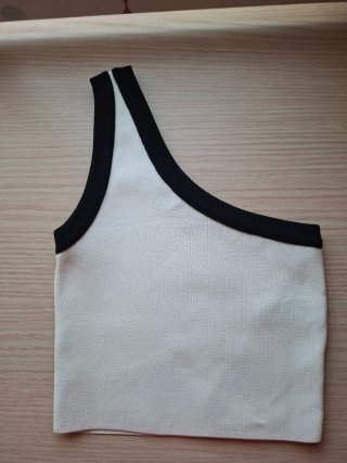 Top Bershka Talla S Crema y Negro