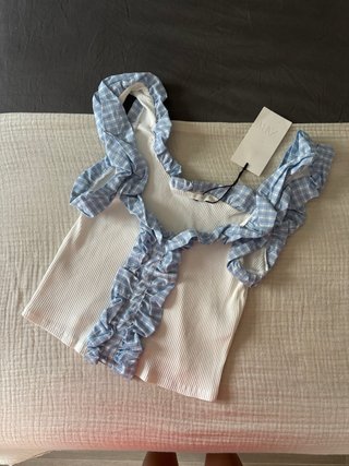 Top Zara blanco con volantes cuadros