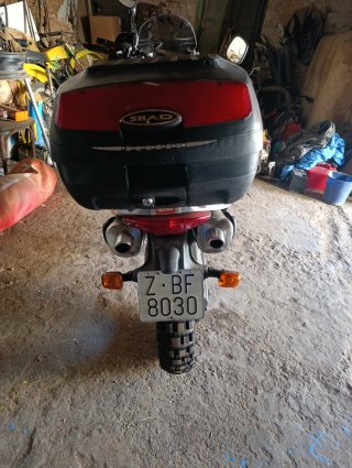 Moto trail bien cuidada