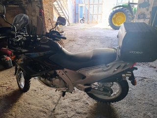 Moto trail bien cuidada