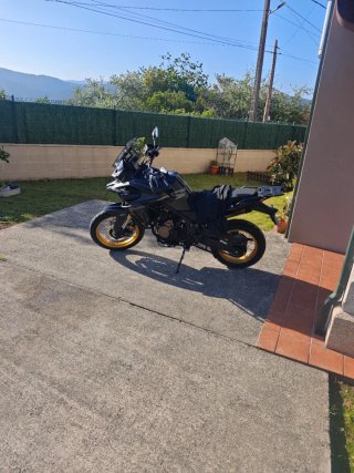 Voge 625DSX Negra y Dorada