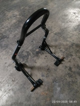 Caballete trasero moto negro