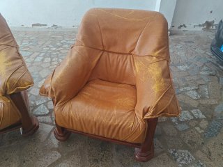Sillones de cuero marrón