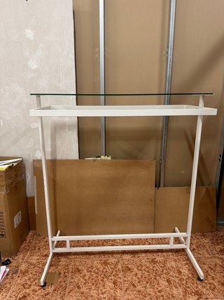 Perchero Metálico con Estante de Cristal