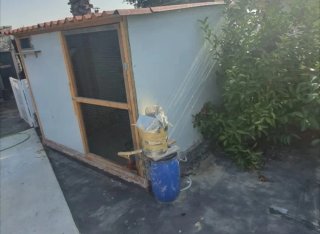 Caseta panel sándwich madera y plástico