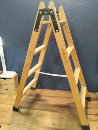 Escalera de madera SVELT S7 4 peldaños