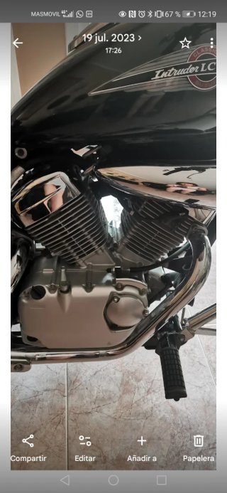 Suzuki Intruder 125 Negra