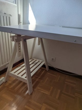 Mesa de dibujo blanca