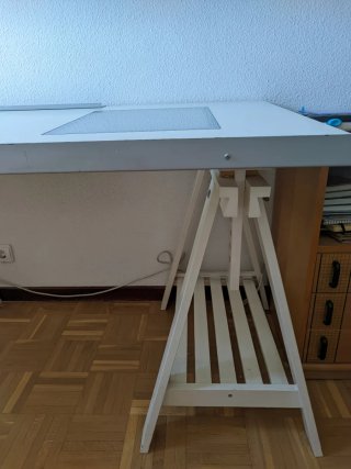 Mesa de dibujo blanca