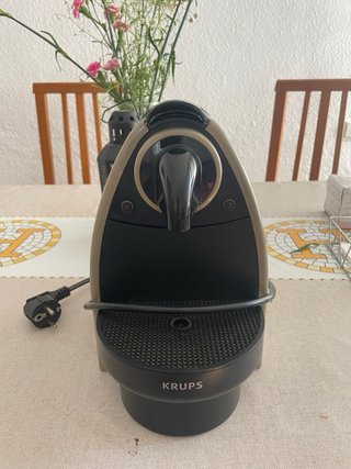 Cafetera Nespresso Beige