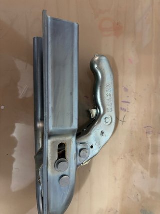 Cabezal Enganche Knott C-70 1400kg