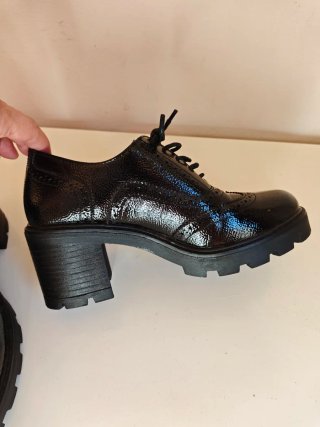 Zapatos charol tacón grueso