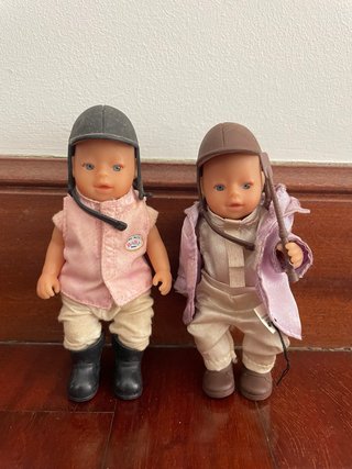 4 muñecos pequeños