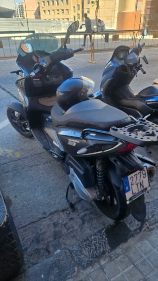 Quadro QV3 Maxi Scooter Negra/Gris
