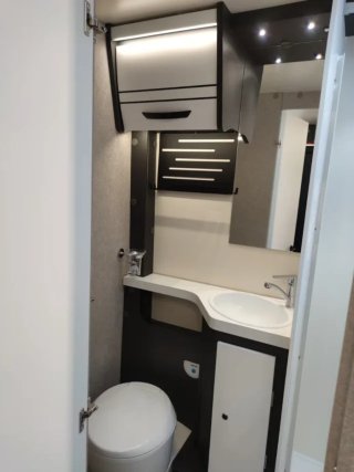 Alquiler - Autocaravana 2024 y 155cv - 6 plazas