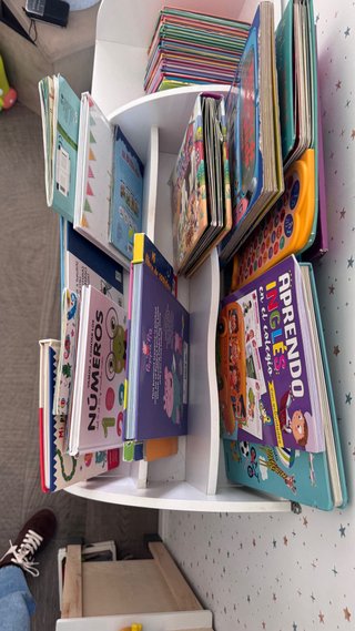 Estantería infantil de madera