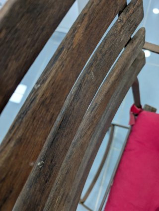 Silla de forja y madera rústica