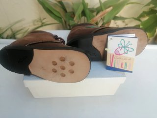 Botitas de piel para niño/a sin usar, talla 20