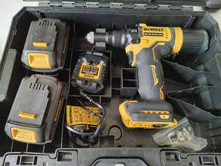 Remachadora Inalámbrica DeWalt DCF403D2GT