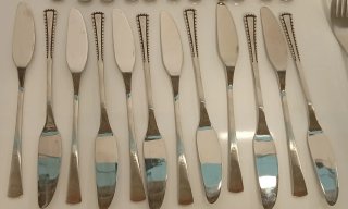 CUCHILLOS Y TENEDORES MARCA MONIX
