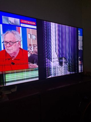 TV 75 con golpe en pantalla