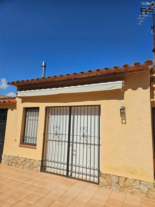 Toldo retráctil para exterior