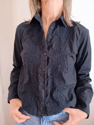 Camisa Levi's bordada negra