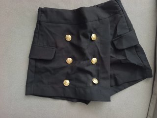Falda pantalón Bershka negra botones dorado