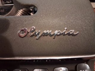 Máquina de escribir Olympia vintage