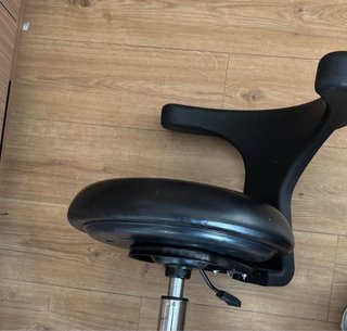Taburete giratorio con ruedas y altura ajustable