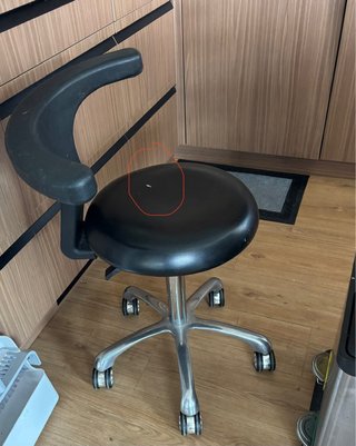 Taburete giratorio con ruedas y altura ajustable