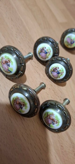 Tiradores antiguos de porcelana y metal