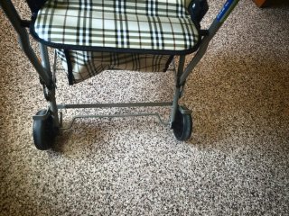 Andador con asiento y ruedas