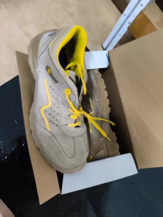 Zapatos de seguridad UPower beige y amarillo