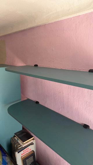 Estantería de cristal y madera