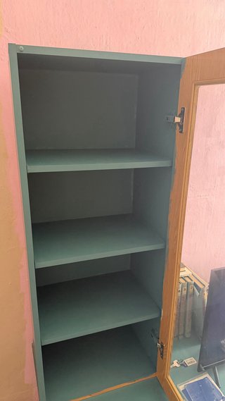 Estantería de cristal y madera